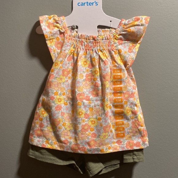 BRAND NEW BABY GIRL CARTERS SET SIZE 12 MONTHS! NWT. SMOKE FREE HOME! - Picture 2 of 4